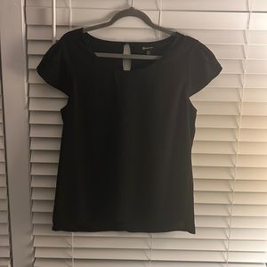 Black short sleeve flowy sleeve top